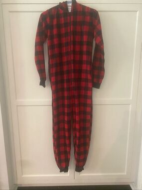 #Follow Me Men's Red Black Buffalo Plaid Long Sleeve Hooded Pajama Onesie Sz XS